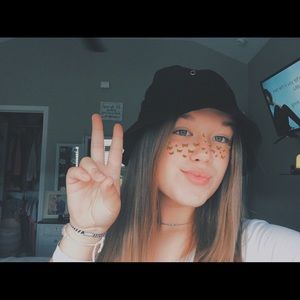 Meet your Posher, Avery